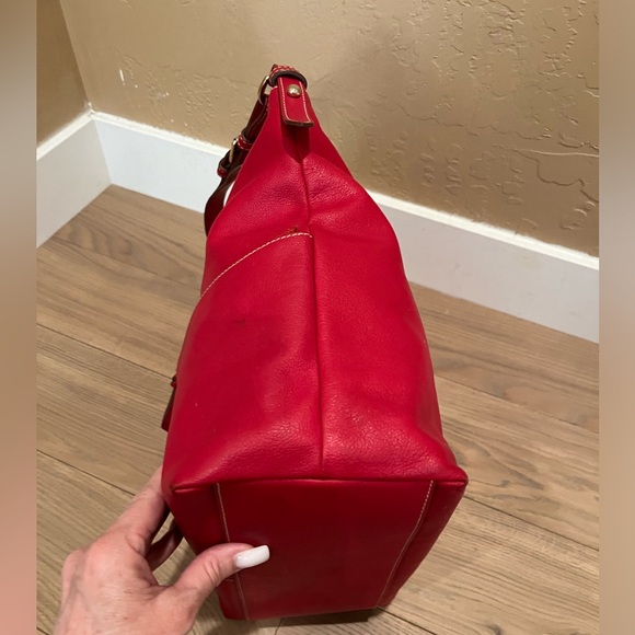 GUC~Dooney & Bourke Red Leather, Quiet Luxury, Large Shoulder bag/Tote/ Handbag - Picture 8 of 13